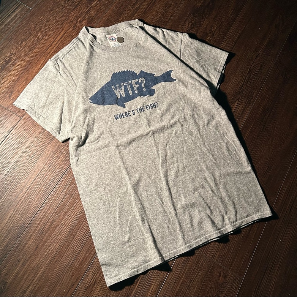 Delta Gray Fish Graphic Men's T-Shirt